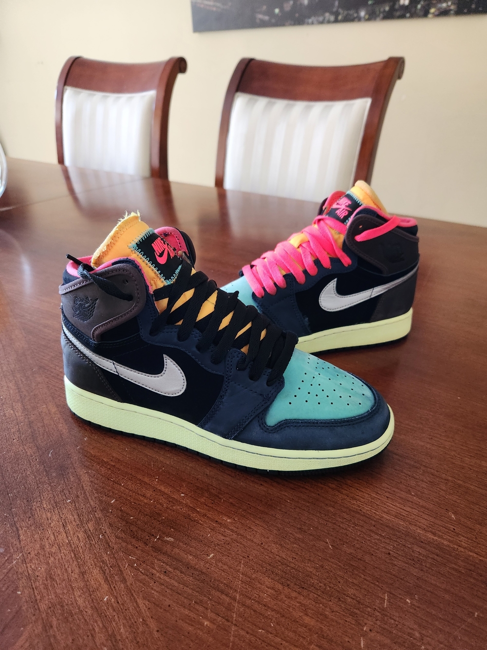 Jordan Retro 1 Highs Size 5.5 Youth Used